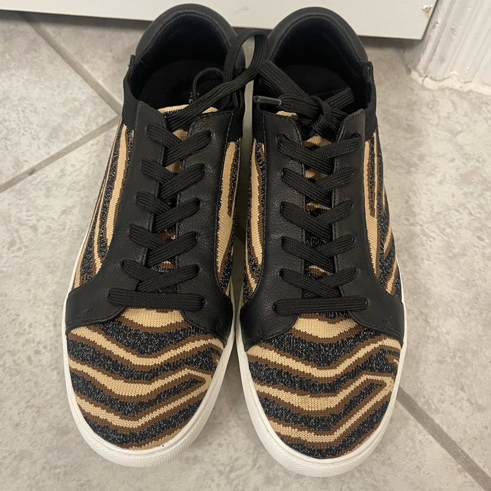 NEW Kenneth Cole Lace Up Shoes